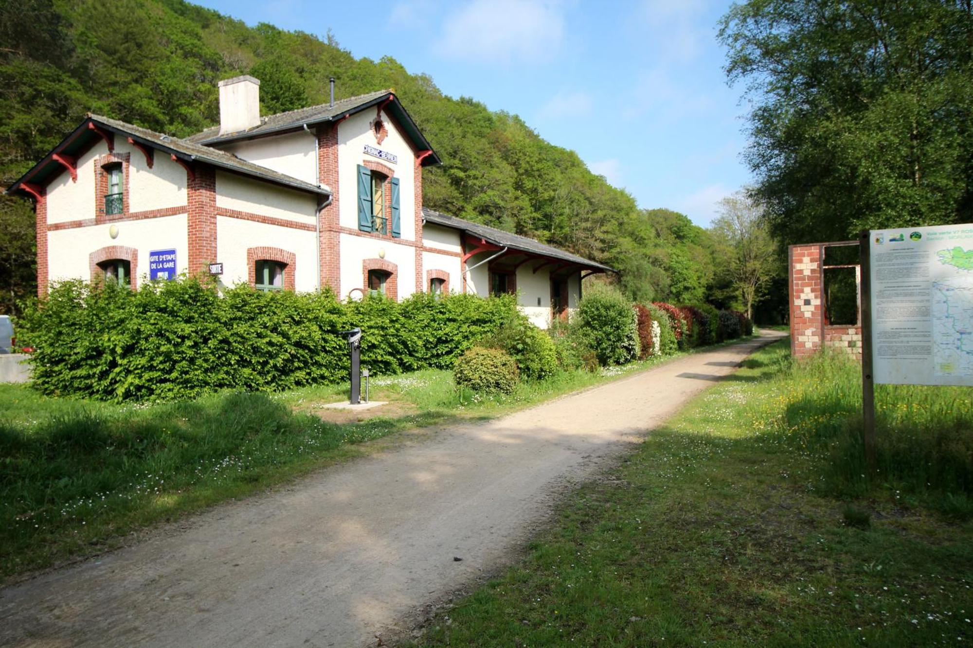 Ostal Scrignac - Gite D'Etape De La Gare Exterior foto