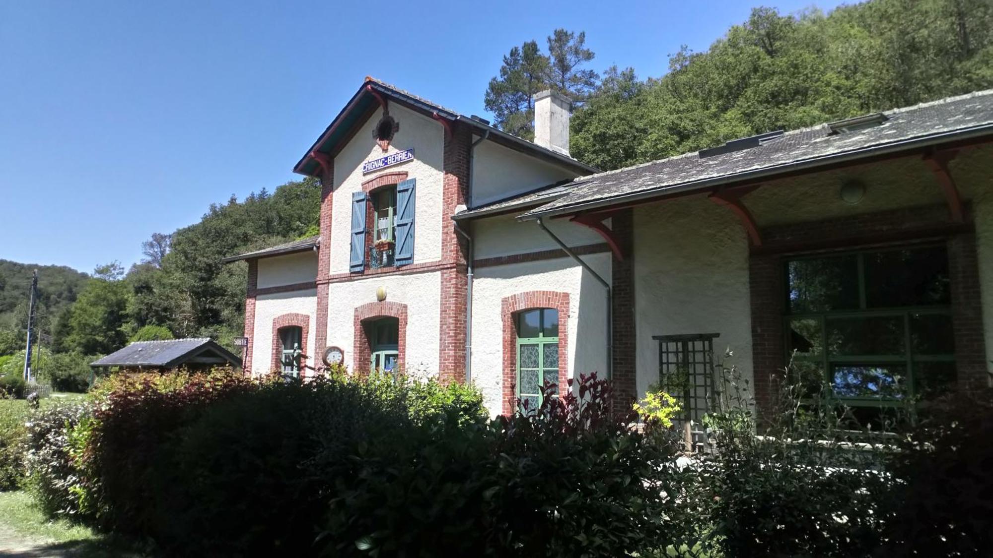 Ostal Scrignac - Gite D'Etape De La Gare Exterior foto